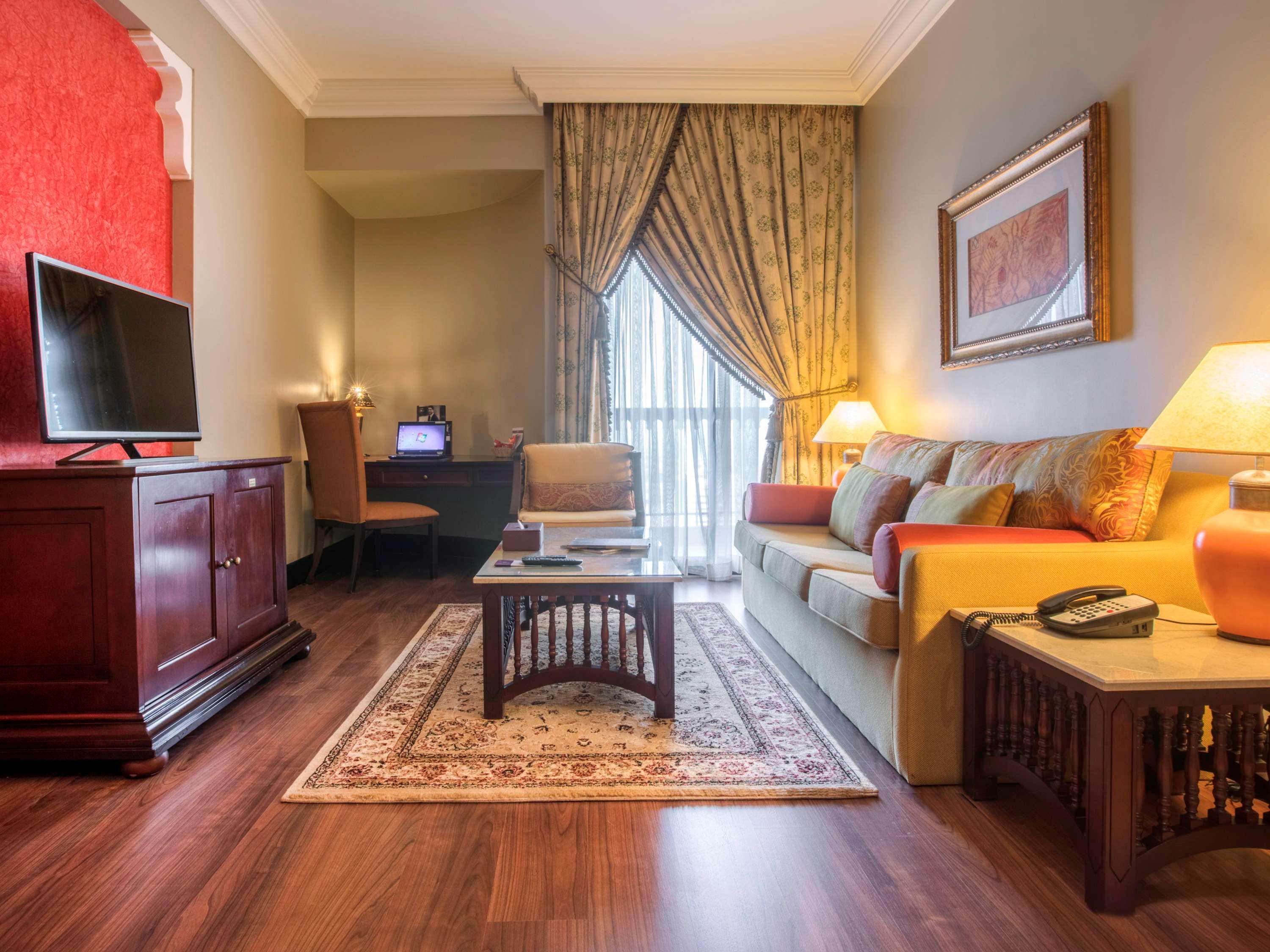 מנאמה Mercure Grand Hotel Seef - All Suites מראה חיצוני תמונה